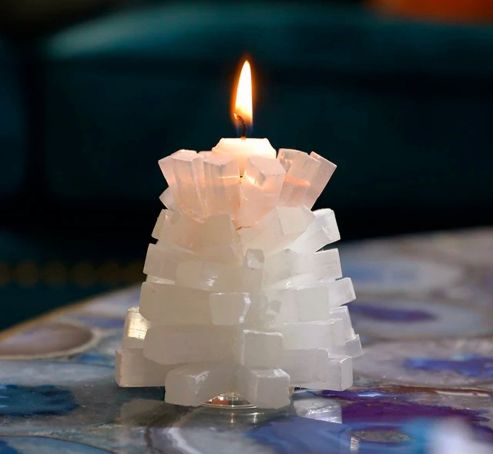 New 2023 Design / Vakker hÅndlaget Selenite Lysestake, ca. 8x8cm høye