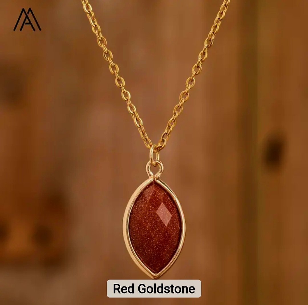 Nytt MICCI Design Oval Stone Kjede, 18K Goldplated, Red Goldstone