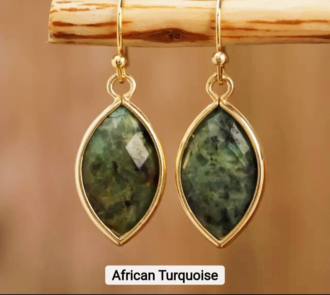 Nye MICCI DESIGN natural African Turquise Øredobber, 30mm Gold Electroplated