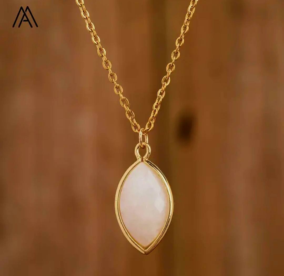 Nytt MICCI Design Oval Stone Kjede, 18K Goldplated, Moonstone