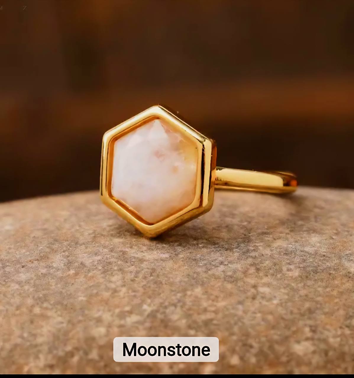 Nye MICCI Design Natural Moonstone Stone Ring, 18K Goldplated, one size - justerbar, 6 kantet