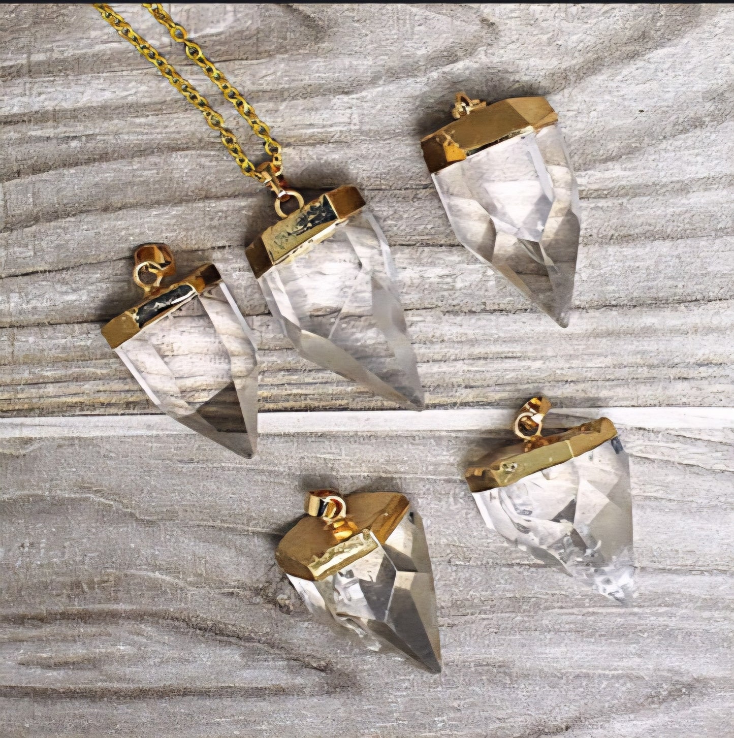 Klar Kvarts spissanheng med kjede, Goldplated