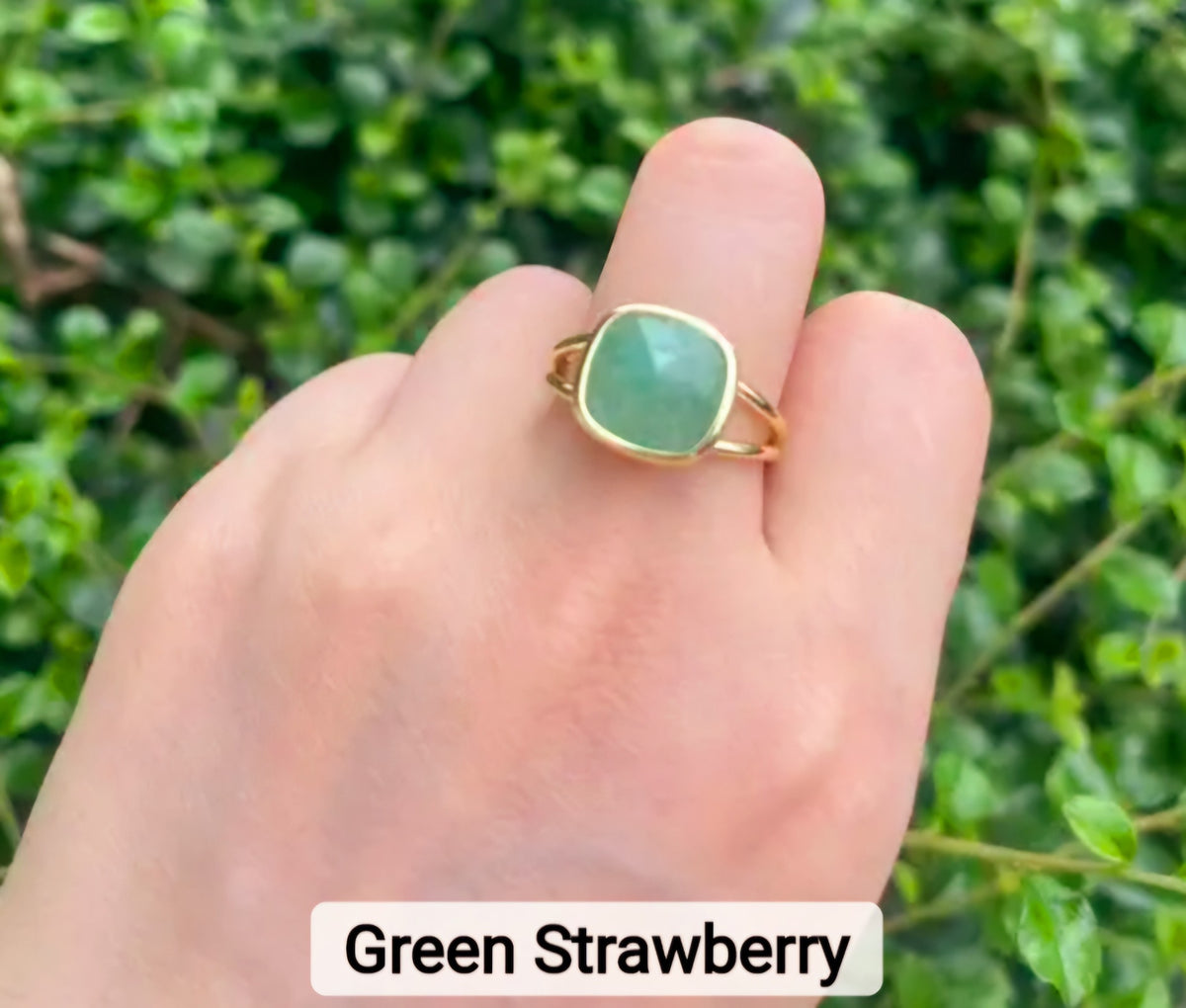Nye MICCI Design Natural Green Strawberry Stone Ring, 18K Goldplated, one size - justerbar