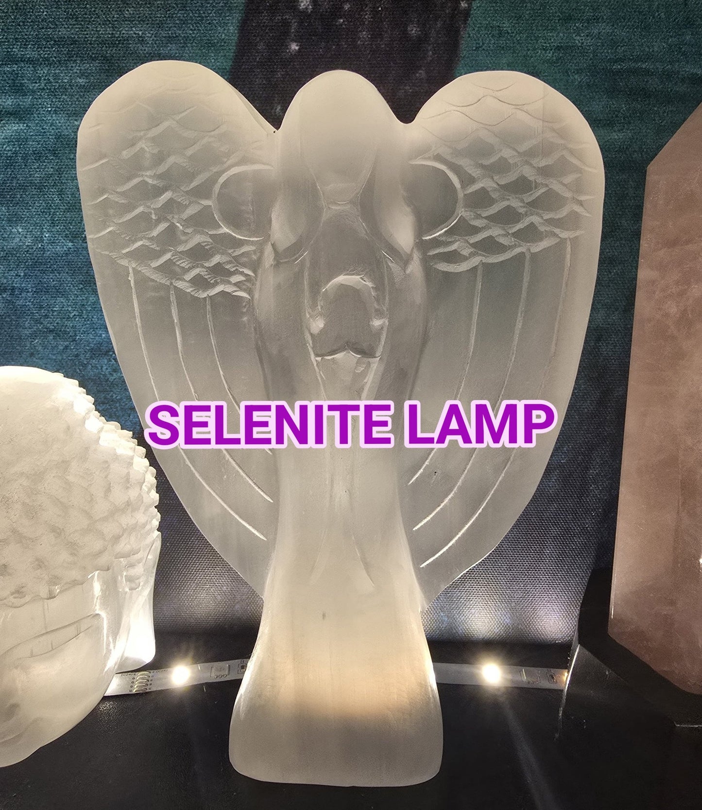 Vakker og ekstra stor, håndlaget Selenite Angels ca. 20cm med dekorativ Led Trebase og lysjustering, Xlarge