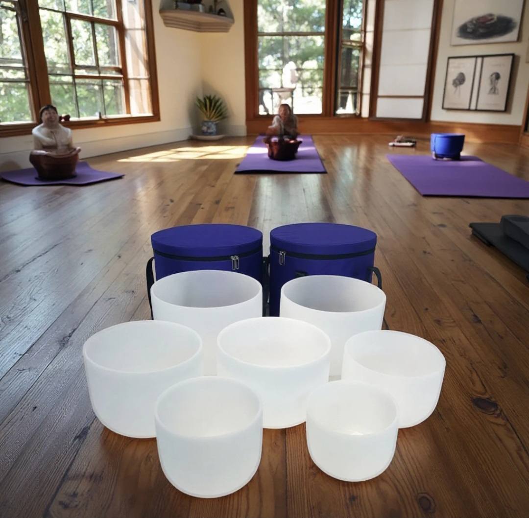 Crystal Singing Bowls Set 432Hz 6"-12" - Chakra Quartz Sound Bowls - Including Mallets, Carrying Bags, 7 x Frosted White Quartz Bowls