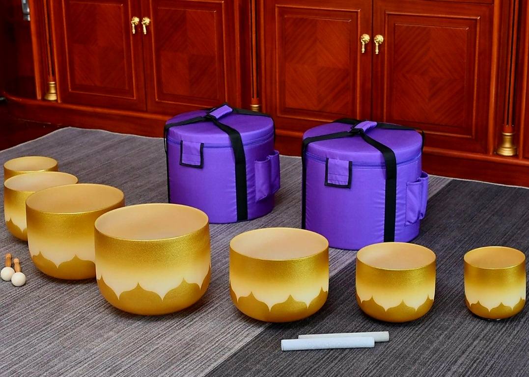 Crystal Singing Bowls Set 432Hz 6"-12" - Chakra Quartz Sound Bowls - Including Mallets & Carrying Bags, 7 Golden Lotus Quartz Bowls