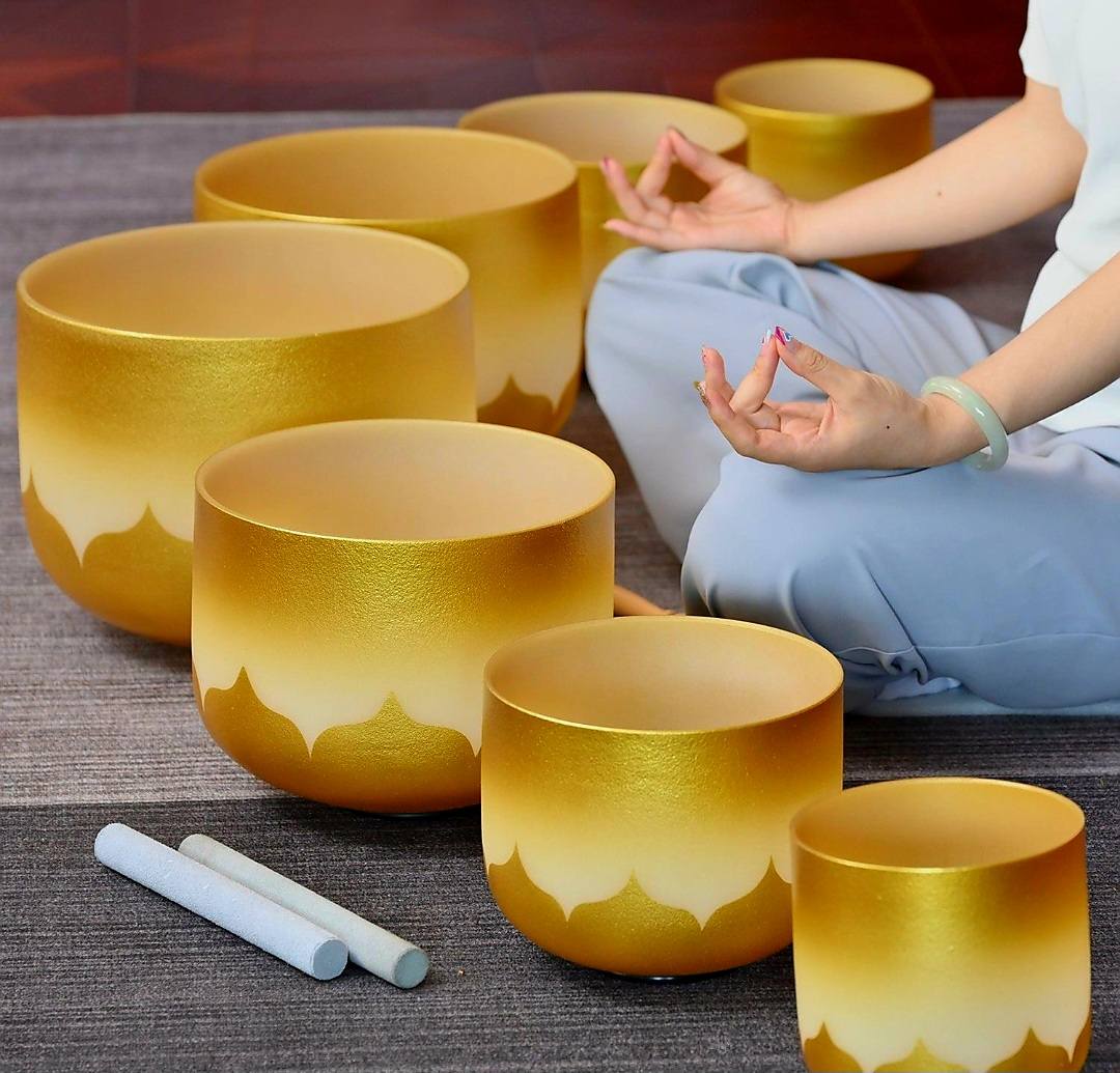 Crystal Singing Bowls Set 432Hz 6"-12" - Chakra Quartz Sound Bowls - Including Mallets & Carrying Bags, 7 Golden Lotus Quartz Bowls