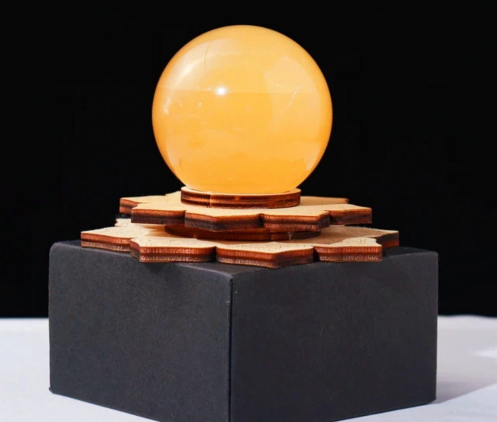 Ny, hÅndlaget Lotus Sphere Crystal Led Lamp - 50 - 55mm Citrine