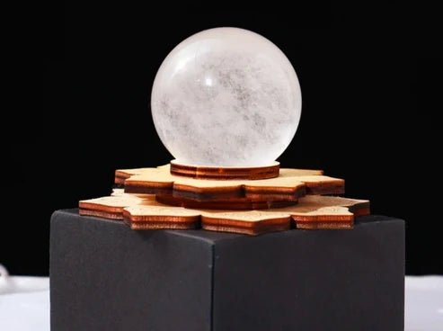 Ny, håndlaget Lotus Sphere Crystal Led Lamp - 50 - 55mm Clear Quartz