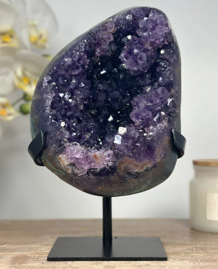 Stunning Amethyst Geode with Stalactite Flowers - MWS1393, 1.6kg - 19.5x12.5cm