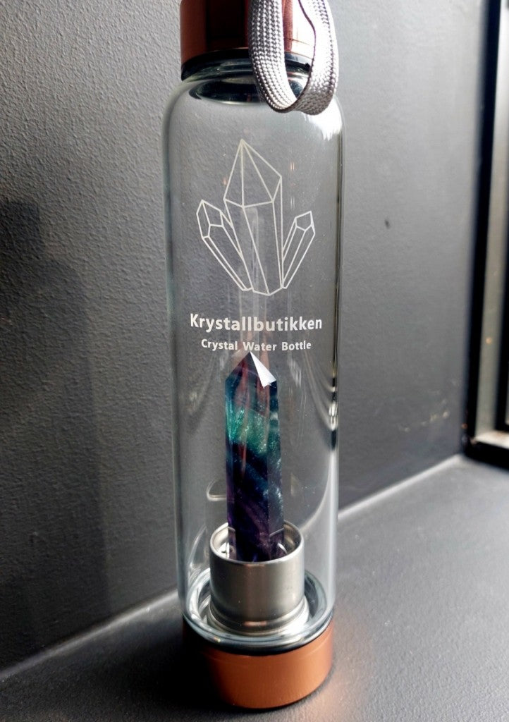 Vannbeholder 0.6liter flaske i glass med Fluoritt Regnbue Tårnkrystall