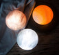 Selenitt Lampe i oval CAKE stendesign, oppladbar USB Large 9cm