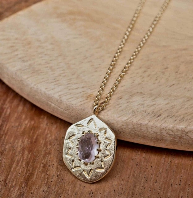 Nytt, vakkert Krystallkjede i et lekkert og Trendy Medallion Design med Rose Quartz, 18K Gold filled