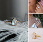 Vakker,  enkel og hÅndlaget designring med liten mÅnesten i 18k Rosegull plated ( 8x6mm) , drÅpeform
