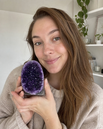 MAI SPECIAL - 50% OFF + FREE FRAKT & BONUSGAVE / Unik og flott ARTIGA Uruguay Ametyst Geode m/polert Agat kant, ca. 1kg - 1.5kg