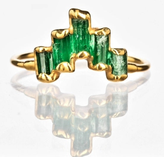 Ny, Art Deco hÅndlaget Rustik Ring med Grønn Smaragd RÅkrystall, 24k Gold Electroformed