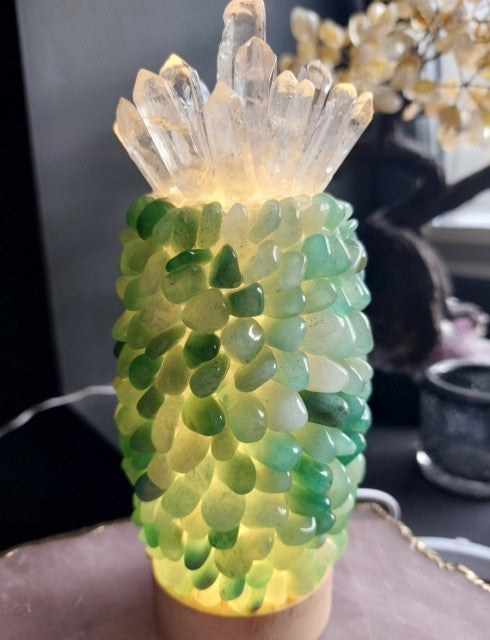 Nyhet / Ny, stor og hÅndlaget " Pineapple " Crystal Green Quartz Ledlampe med Decor..
