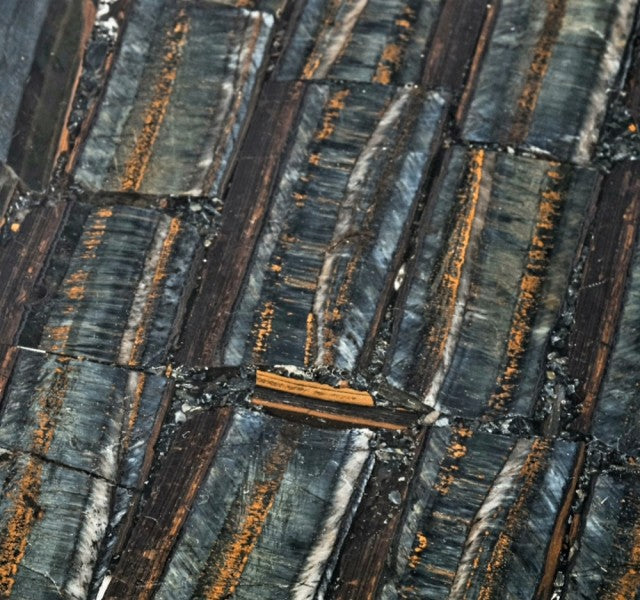 Blue Tigereye kaffebord med gulldecorert kant ( gold electroplated ) og avtagbare ben, ca. 30x30cm, 52høy