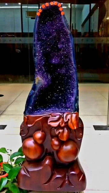 AAA High Quality Uruguay Ametyst Geode Size 101 * 31cm, weight 68.8kg, including base