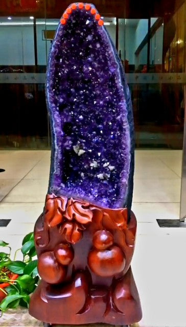 AAA High Quality Uruguay Ametyst Geode Size 106 * 28cm, weight 69.8kg, including base