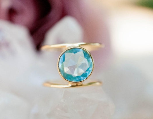 Håndlaget, Designring med Blue Topaz ringdesign 18 K Gold Electroplated, Model " HELEN"
