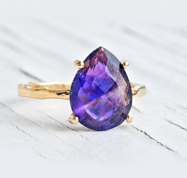 Vakre "Solitair Tear Drop" Designring m/enkel innfatning og 12x9mm sten, AMETYST - February Birthstone