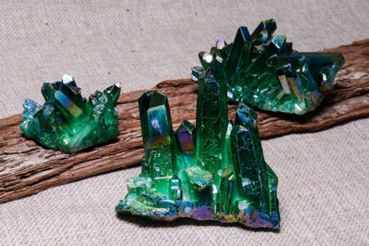 Grønn Titan Aura Kvarts Cluster, 100 - 150 gram
