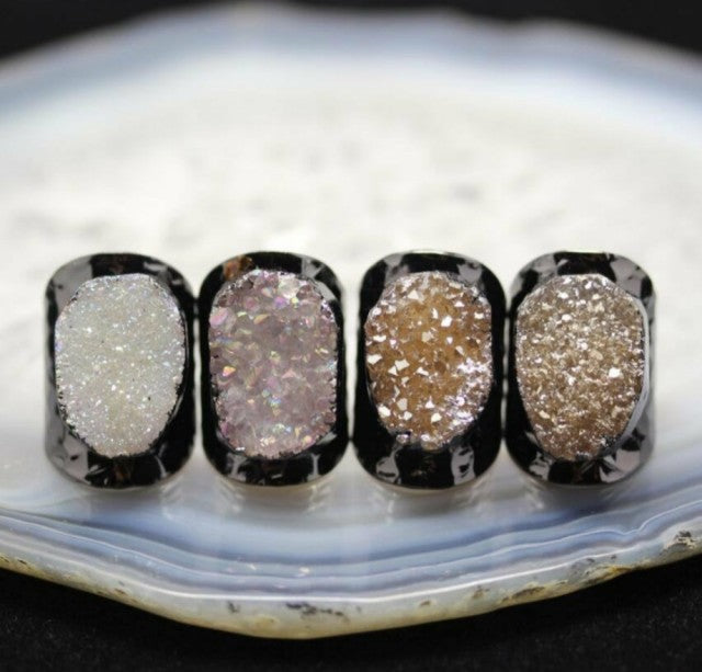 Druzy Champagne / Hvit Quartz Ring Black Electroplated, justerbar