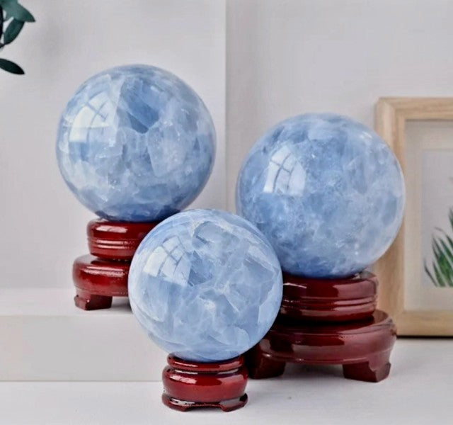 Vakker Blue Celestite Sphere krystallkule Large  , ca. 70 - 80mm...