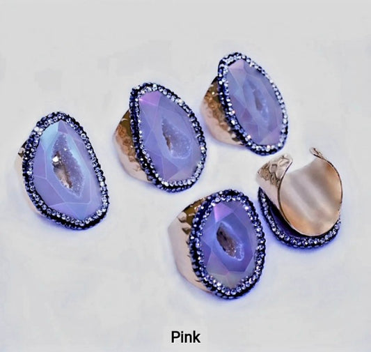 Ny og lekker Agat Geode Aura Pink Ring, Gold electroplated
