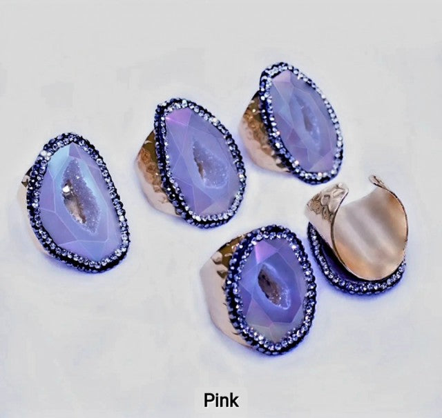 Ny og lekker Agat Geode Aura Pink Ring, Gold electroplated