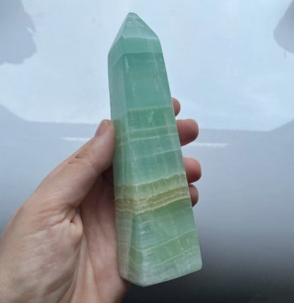 Supervakre Carribean Green Pastichio Calcite TÅrnkrystaller, ca. 16 - 18cm - 400gram