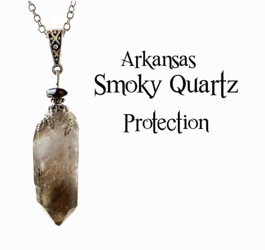 Nye, hÅndlagede rÅkrystall kjeder med Arkansas Smoky Quartz anheng..