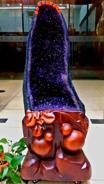 AAA High Quality Uruguay Ametyst Geode Size 101 * 33cm, weight 73.8kg, including base