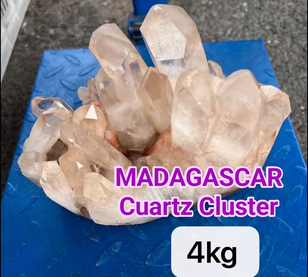 Naturlig Madagascar Quartz Cluster - 4kg med store Tårnspisser