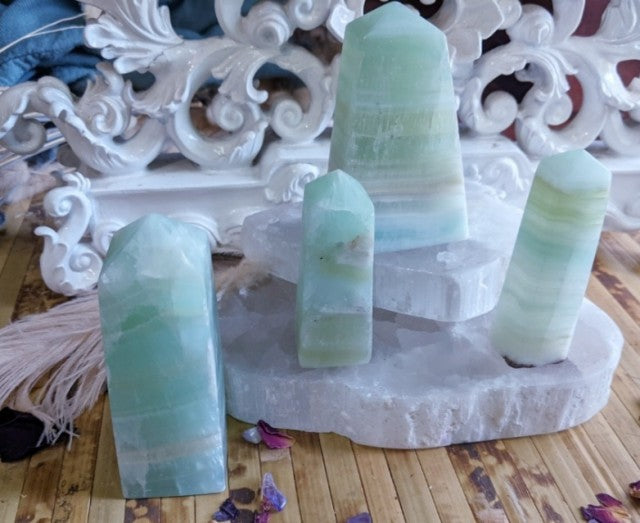 Supervakre Medium Carribean Green Pastichio Calcite TÅrnkrystaller, ca. 8-10cm - 150-200gram