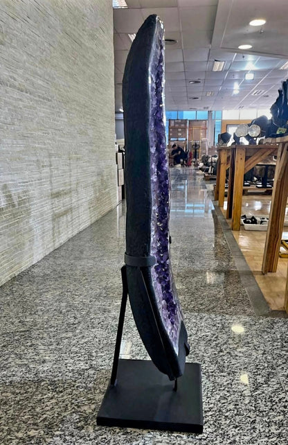 KAMPANJE High Quality Premium Tall AMETYST GEODE - Inntil 40% OFF + Fri Frakt - Unique Natural Crystal Cluster - 108x33x15cm m/Stativ - 45kg