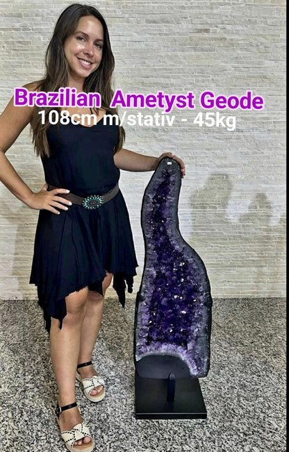 KAMPANJE High Quality Premium Tall AMETYST GEODE - Inntil 40% OFF + Fri Frakt - Unique Natural Crystal Cluster - 108x33x15cm m/Stativ - 45kg