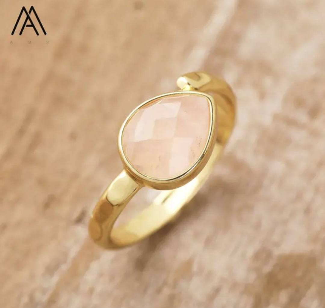 Nye MICCI Design Natural Stone Rings, 18K Goldplated, one size - justerbar, Teardrop Design, Rose Quartz