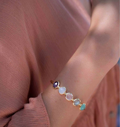 CILA " Jaste " Design Armbånd w/ Ametyst, Moonstone, Rose Quartz, Labradorite, Aqua Chalsedony, 5 Stone Design, Gold Electroplated