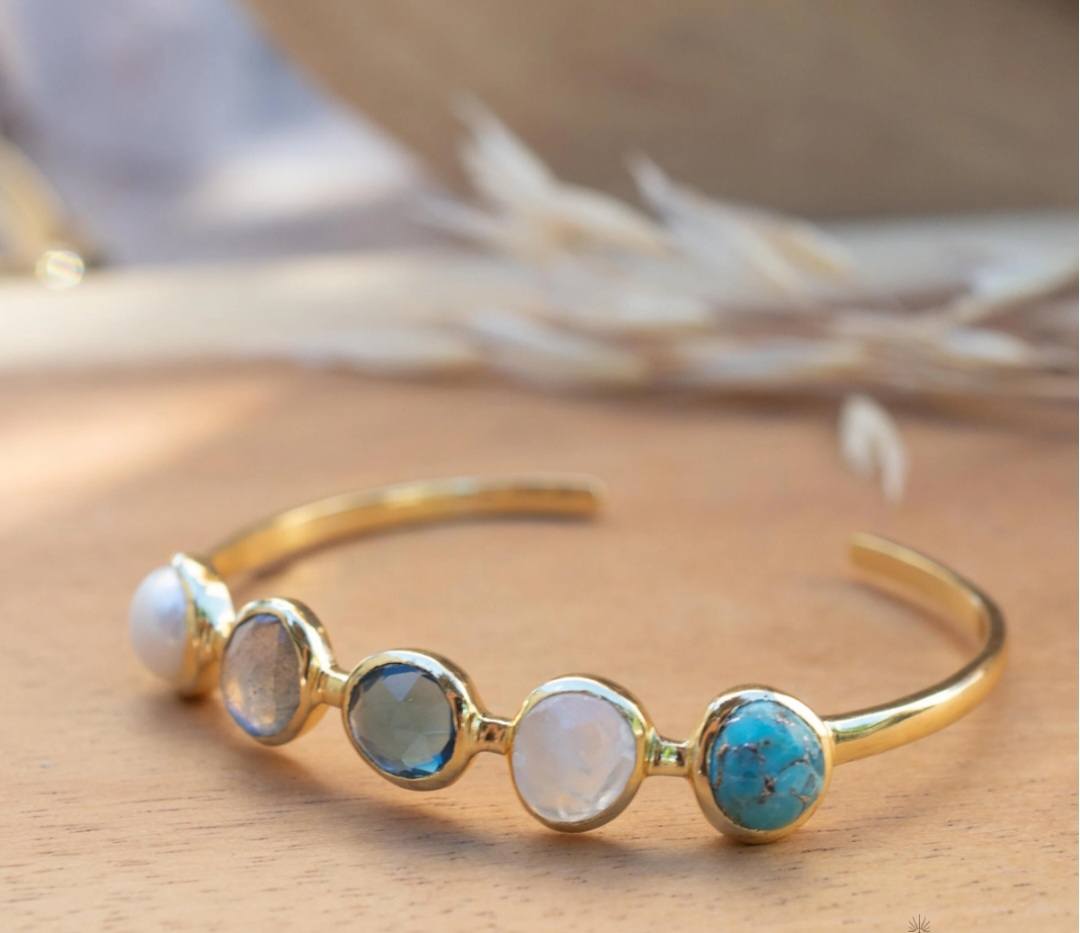 CILA Design Armbånd w/ Moonstone, Labradorite, Iolite Hydro, Copper Turquise, Perle, 5 Stone Design, Gold Electroplated