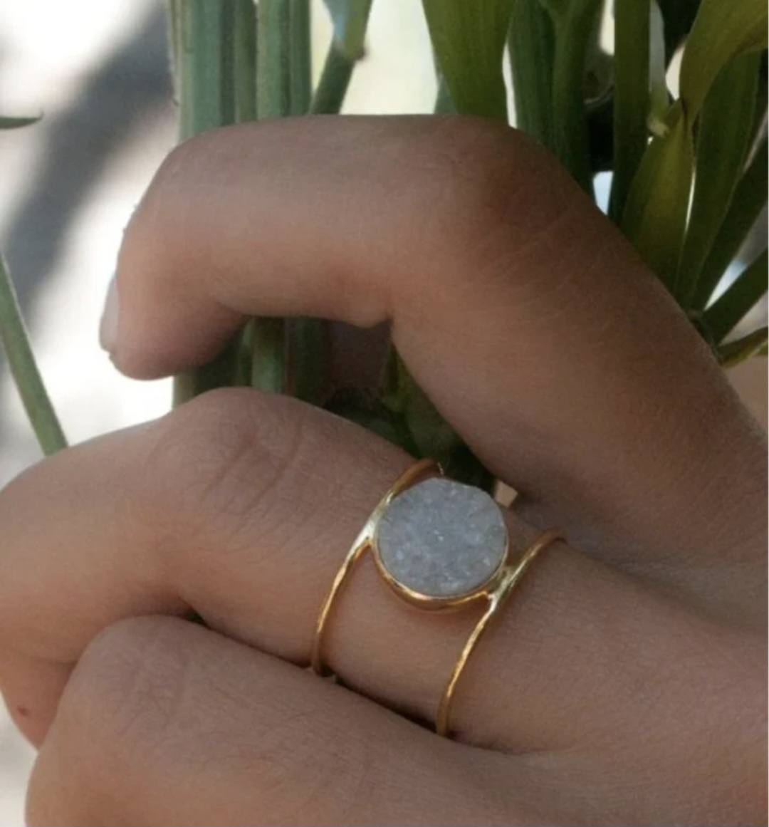Vakker White Druzy 18K Goldplated over sterling silver Ring - modell " Helen "