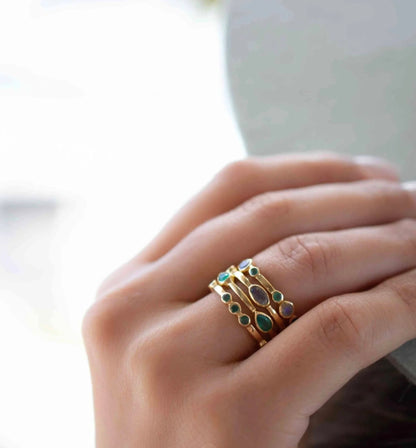 Ny & Trendy Mareshia Design 18K Goldplated Ringer - med Grønn Onyx og Labradorite ( 4 ringer )