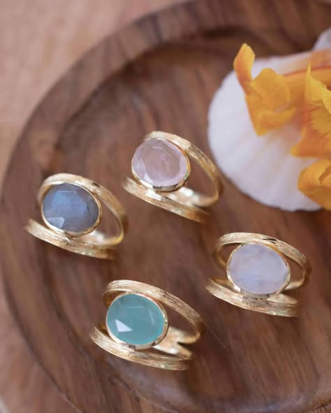 Ny & Trendy 18K Goldplated Ring - Modell "Tani" med oval Rose Quartz  sten