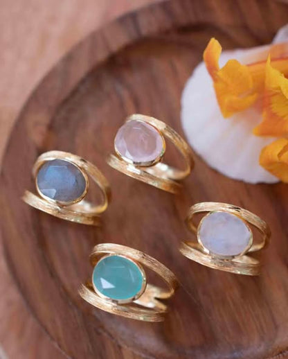Ny & Trendy 18K Goldplated Ring - Modell "Tani" med oval Rose Quartz  sten