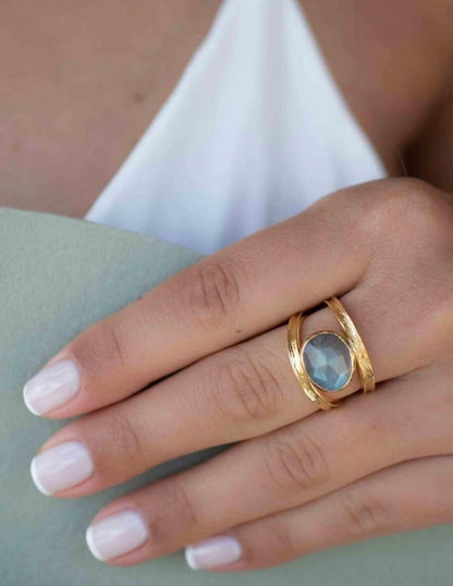 Ny & Trendy 18K Goldplated Ring - Modell "Tani" med oval Labradorite sten
