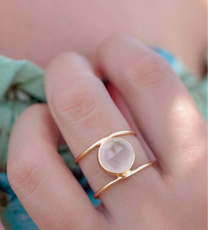 Vakker CILA Rose Quartz 18K Goldplated Design Ring - modell " HELEN "