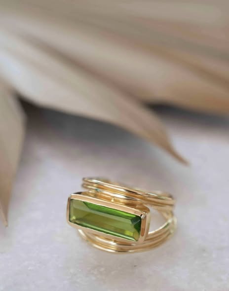 Ny & Trendy 18K Goldplated Ring - Model "Jani" Peridot Hydro ( Lab Created ) sten
