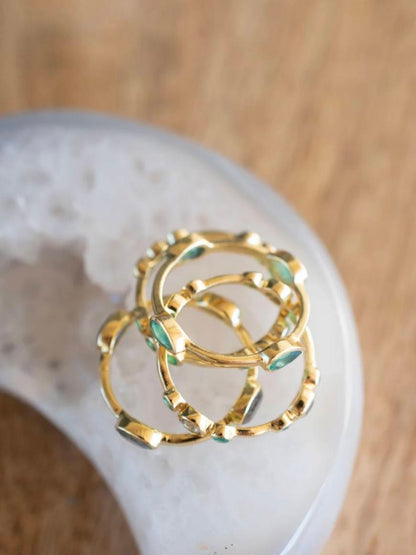 Ny & Trendy Mareshia Design 18K Goldplated Ringer - med Grønn Onyx og Labradorite ( 4 ringer )