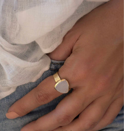 Vakker White Druzy 18K Goldplated Ring - modell " Josie "
